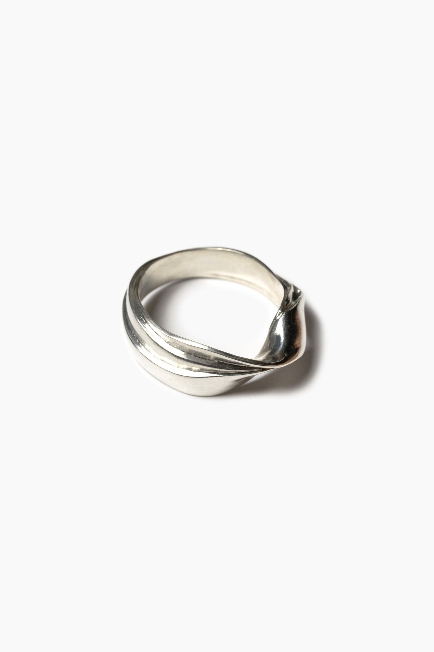 bow-ring-silver-andre-jewelry