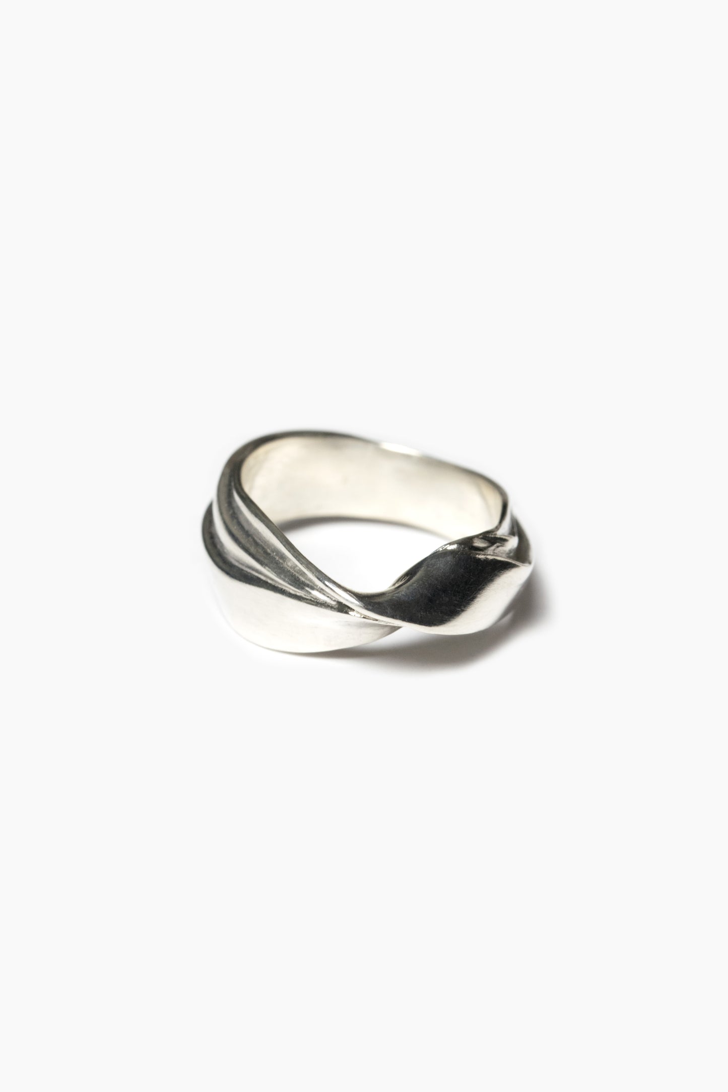 bow-ring-silver-andre-jewelry