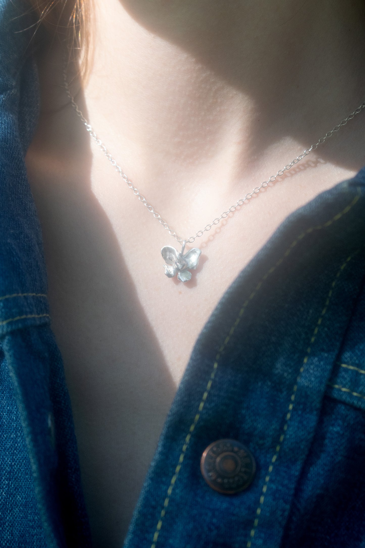 andre-jewelry-dancing-butterfly-necklace-silver