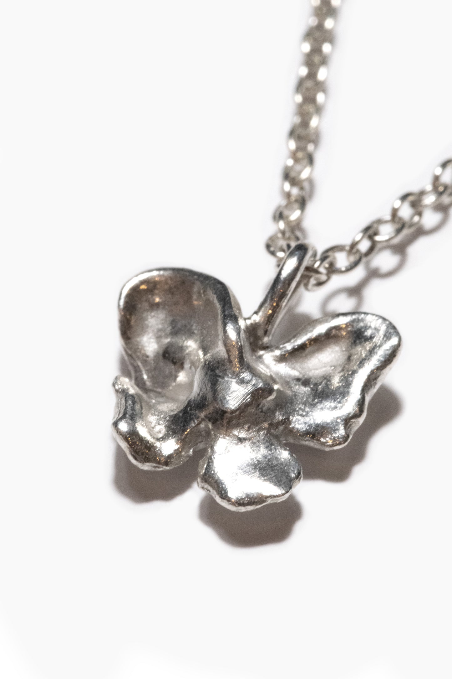 andre-jewelry-dancing-butterfly-necklace-silver