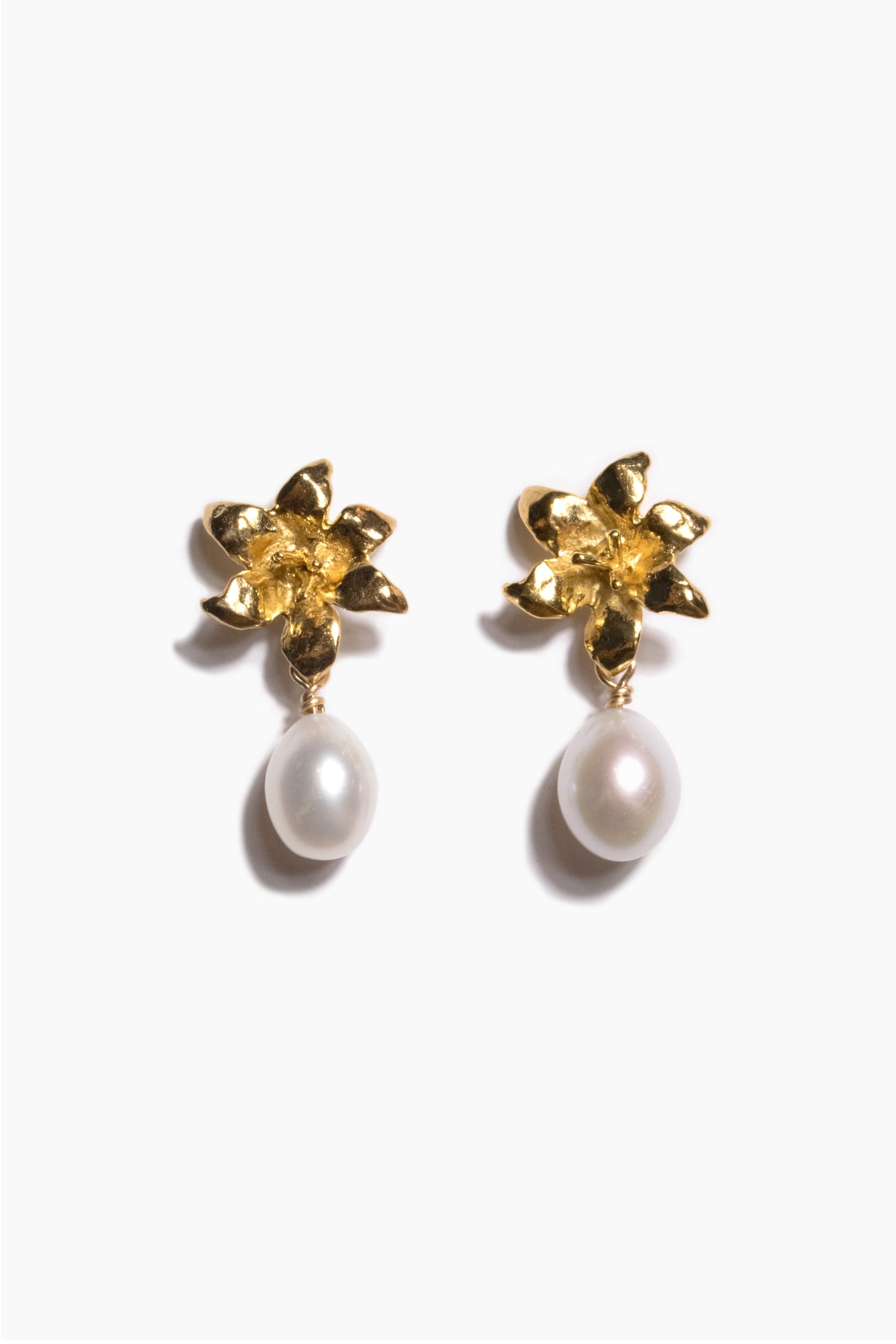 andre-jewelry-lily-pearl-earrings-gold