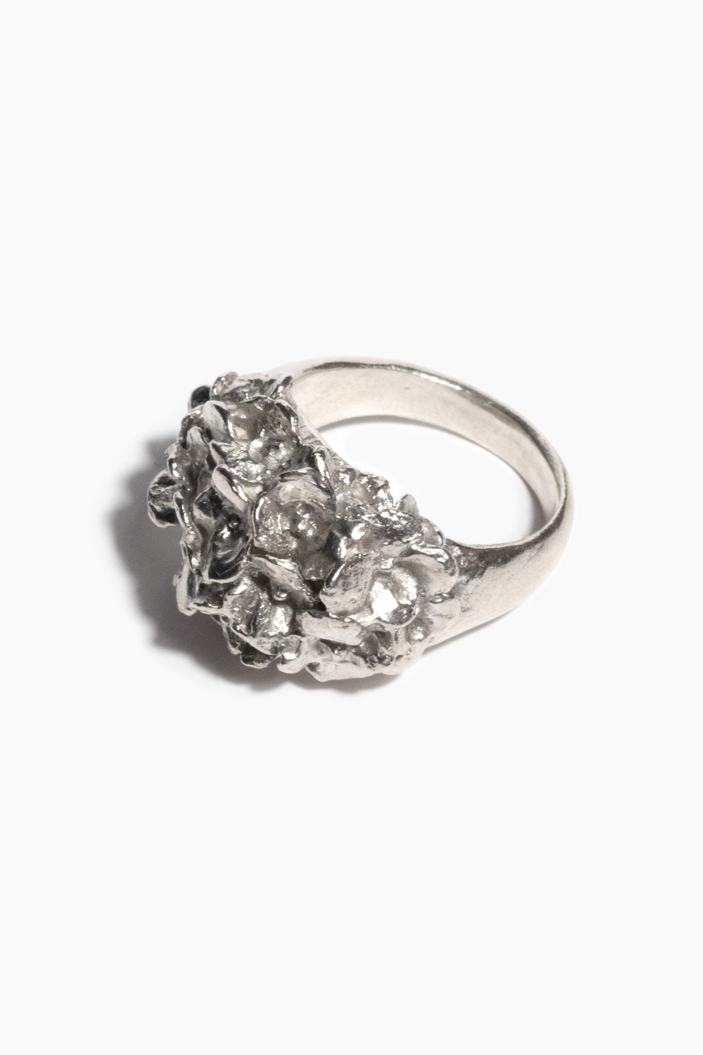 andre-jewelry-whispers-of-ajisai-ring