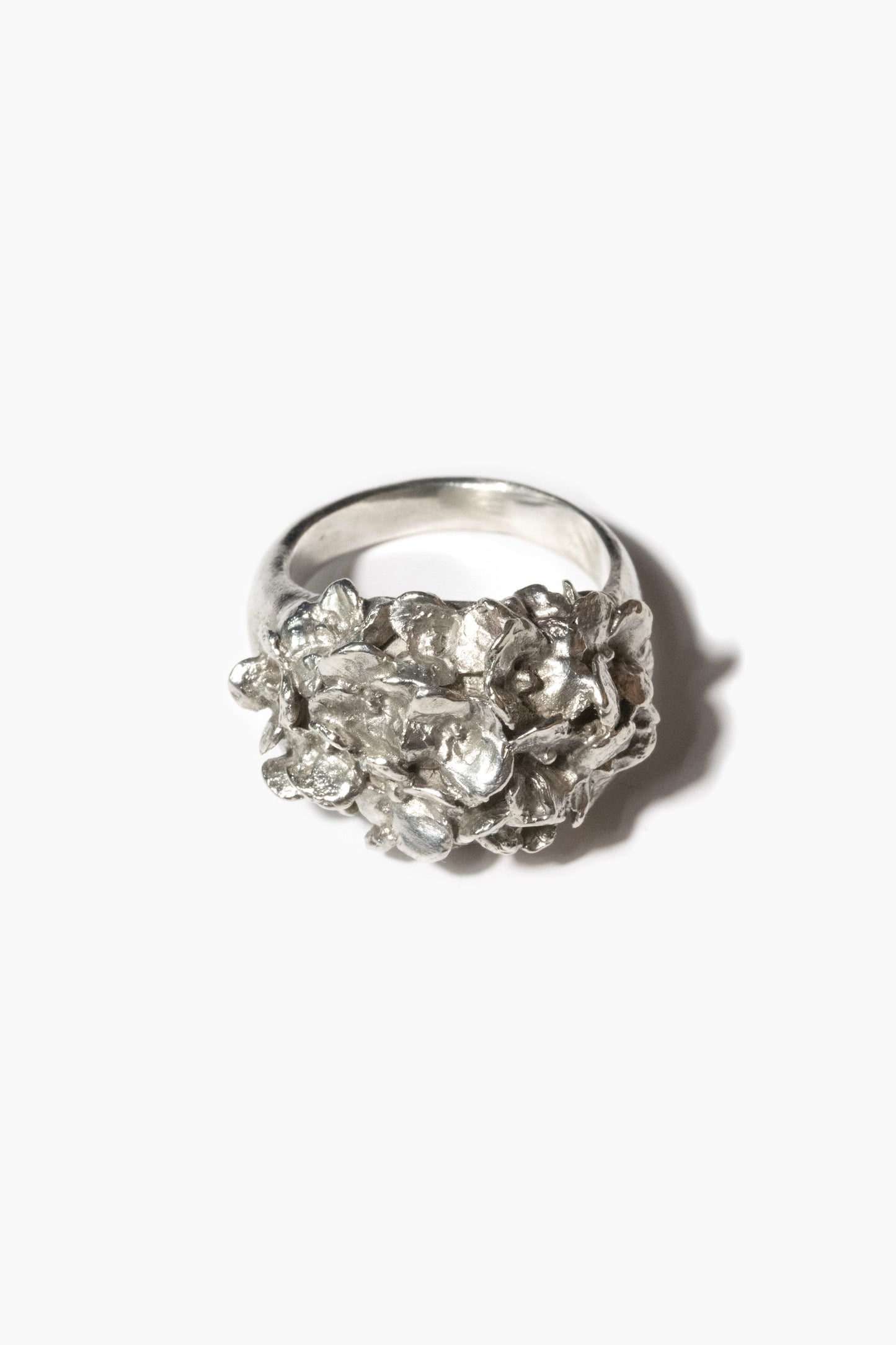 andre-jewelry-whispers-of-ajisai-ring