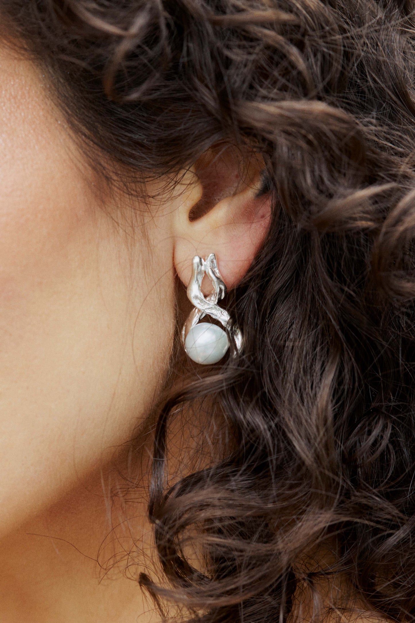 the-daffodil-pearl-earrings-close-up-andre-jewelry