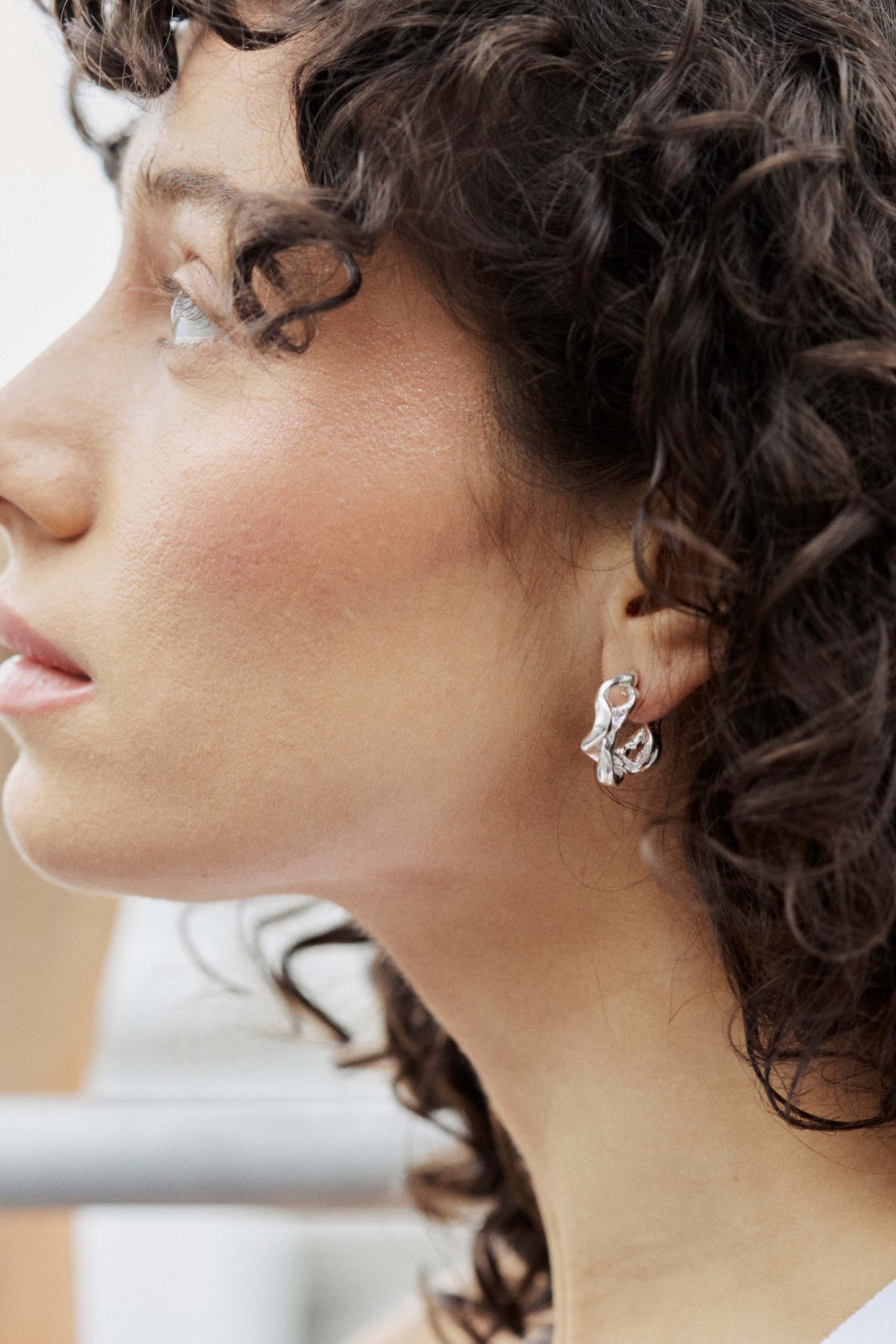 the-swirling-cloud-earrings-model-andre-jewelry