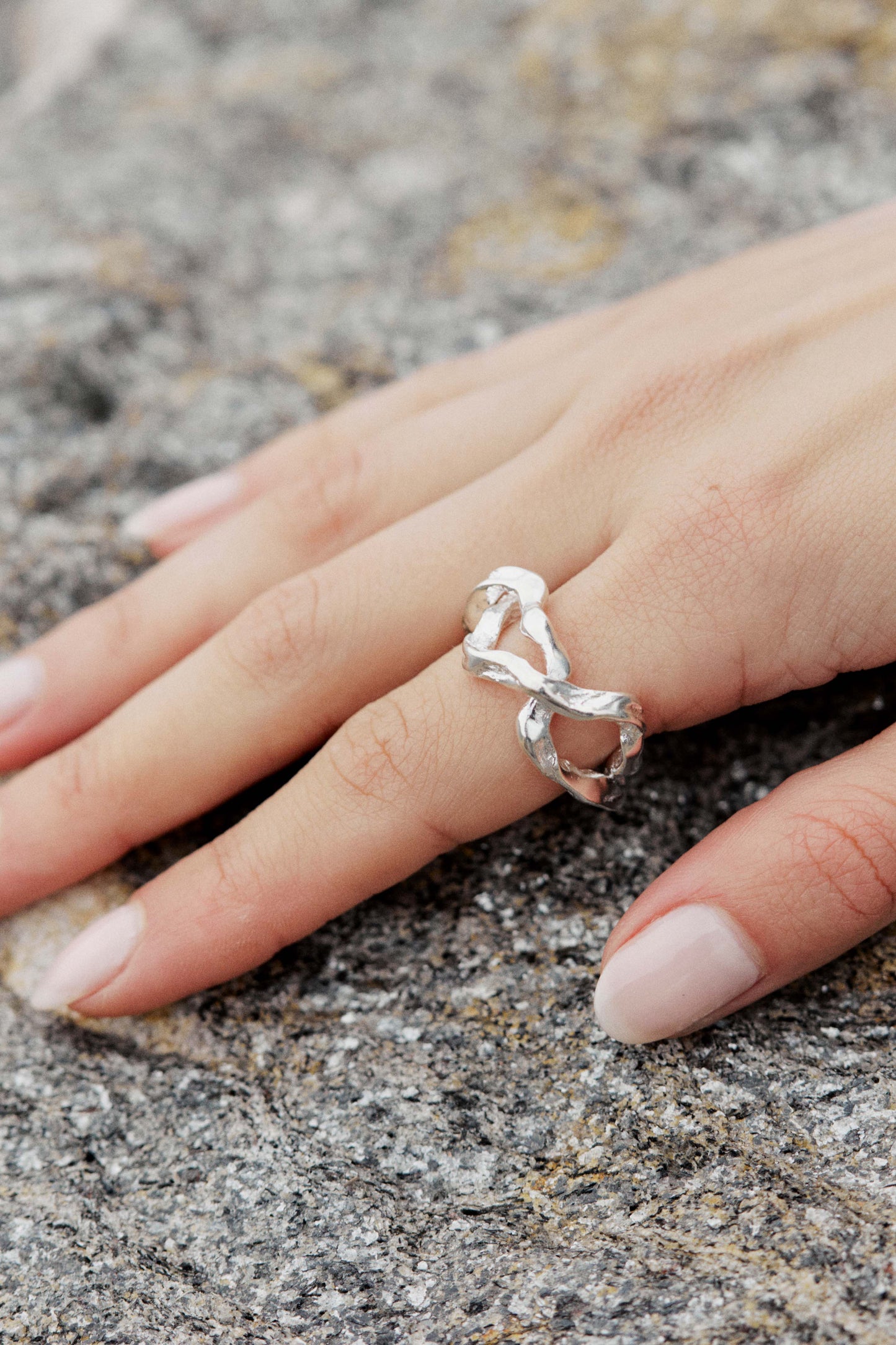 the-swirling-cloud-ring-model-close-up-andre-jewelry