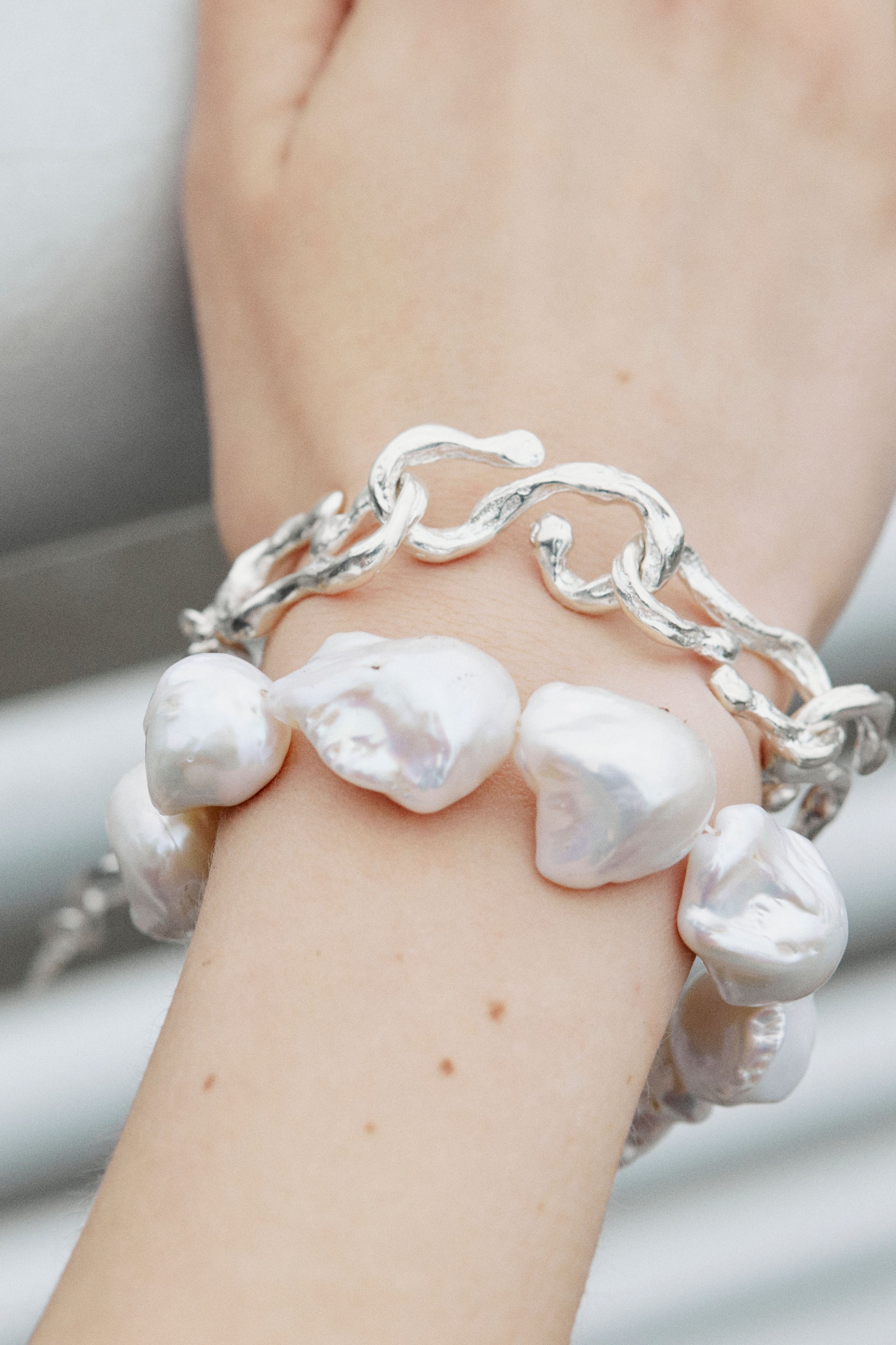 The-Swirling-Cloud-Chain-Bracelet-andre-jewelry