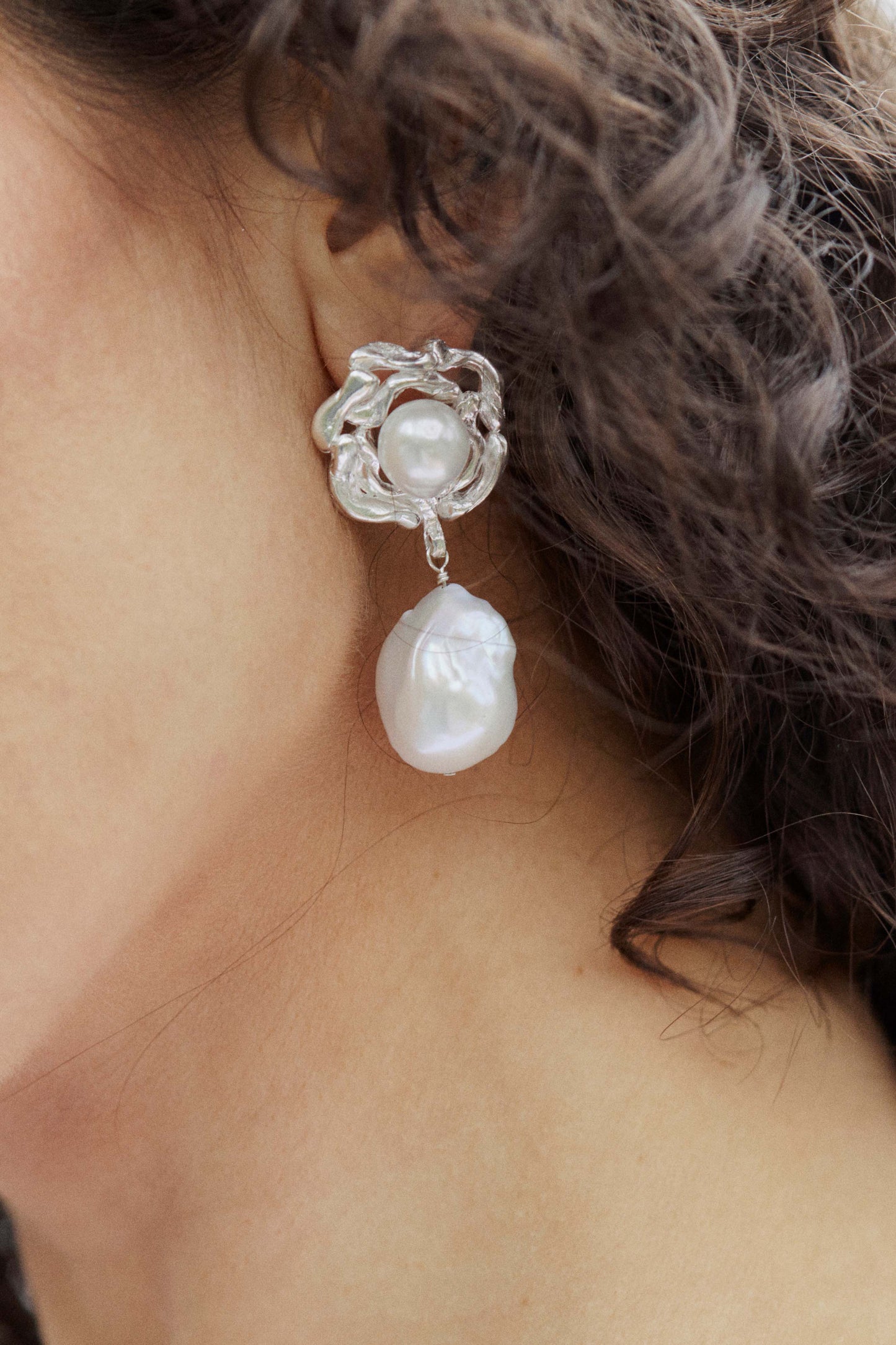 the-swirling-star-pearl-earrings-andre-jewelry