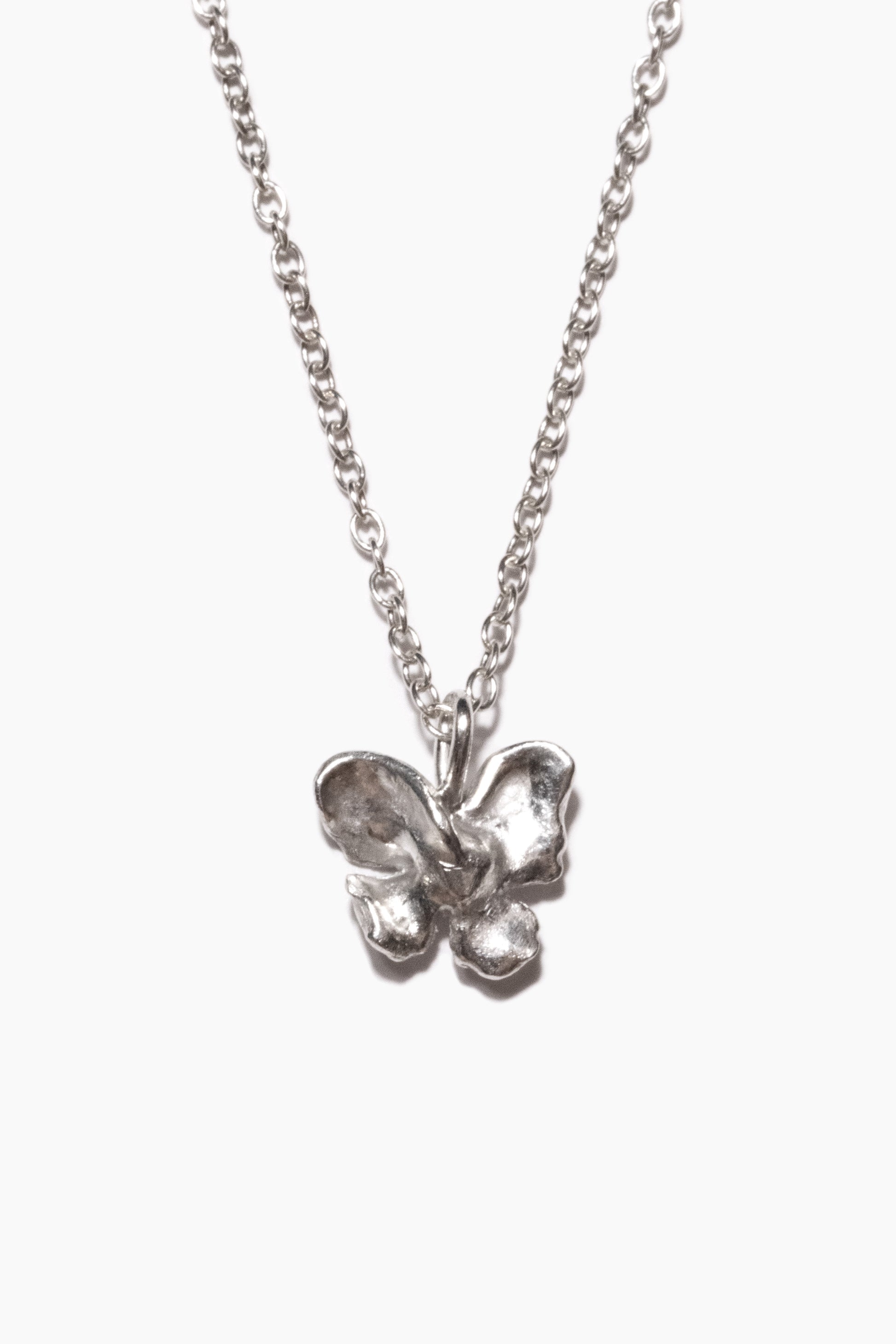 andre-jewelry-dancing-butterfly-necklace-silver