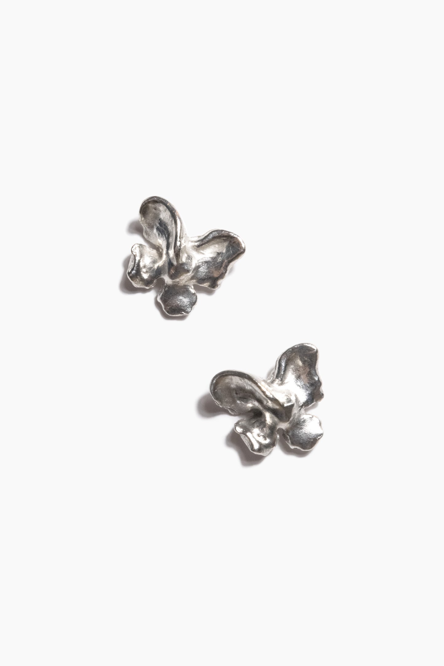andre-jewelry-dancing-butterfly-stud-earrings-silver