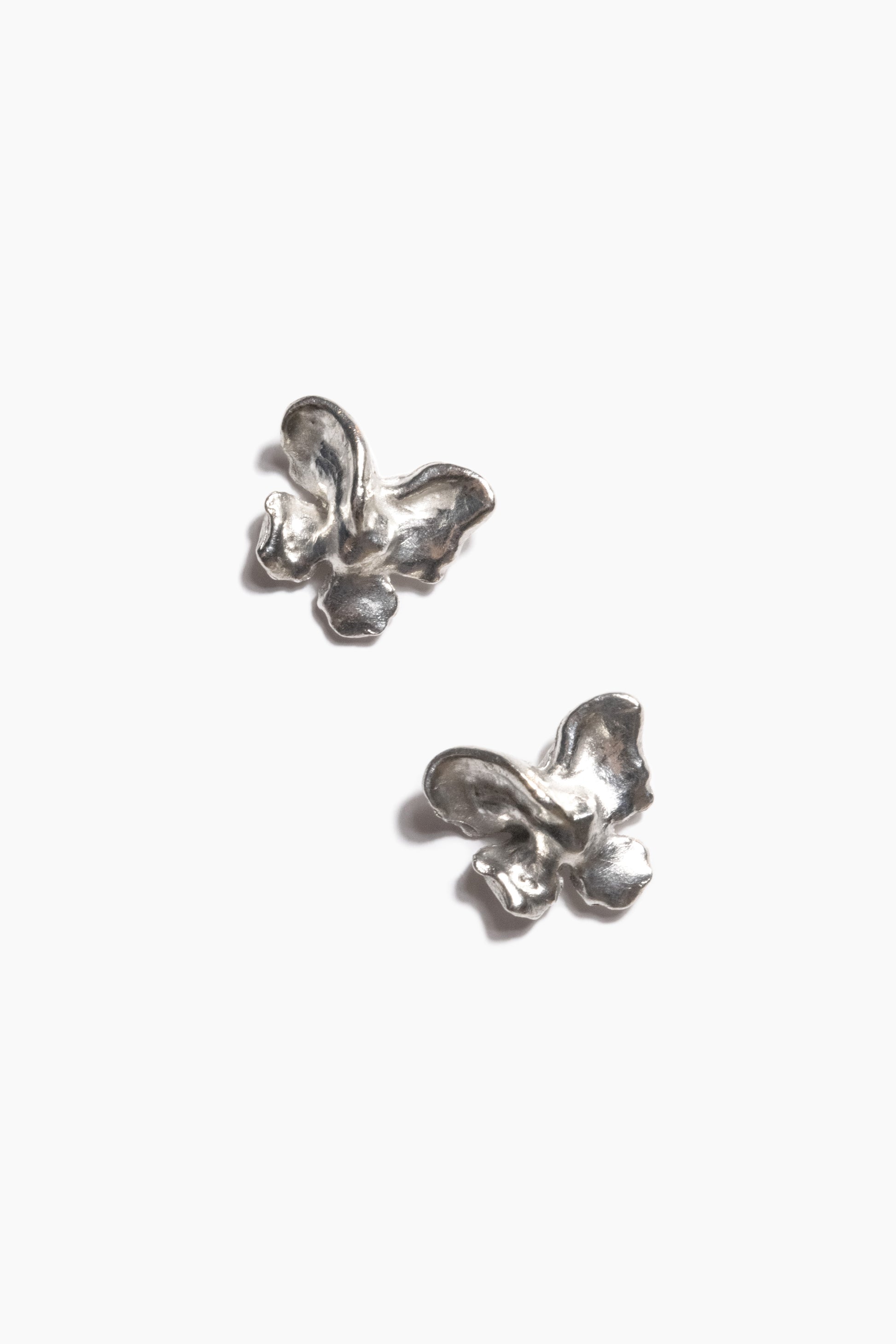 andre-jewelry-dancing-butterfly-stud-earrings-silver