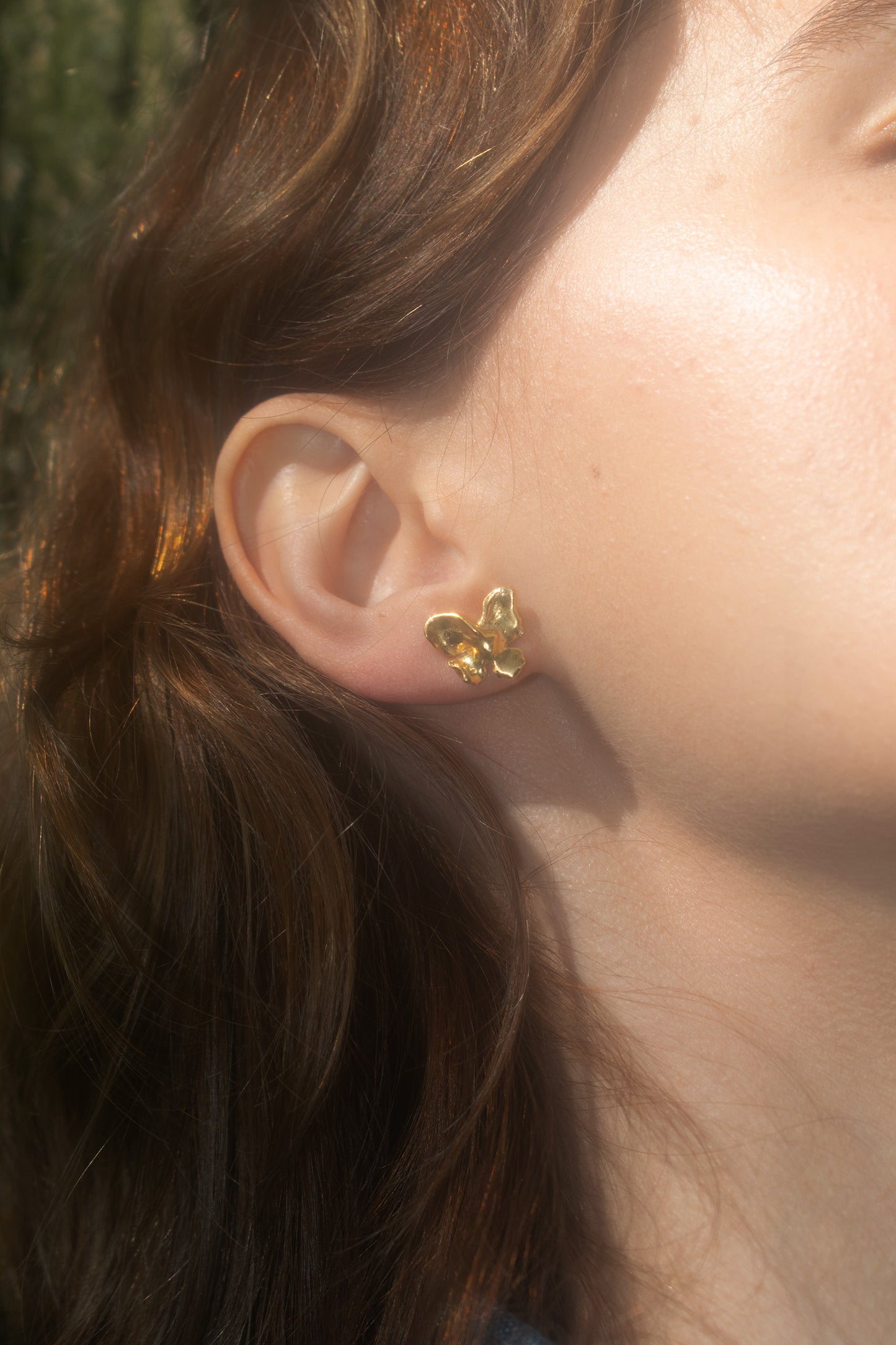 andre-jewelry-dancing-butterly-stud-earrings-gold