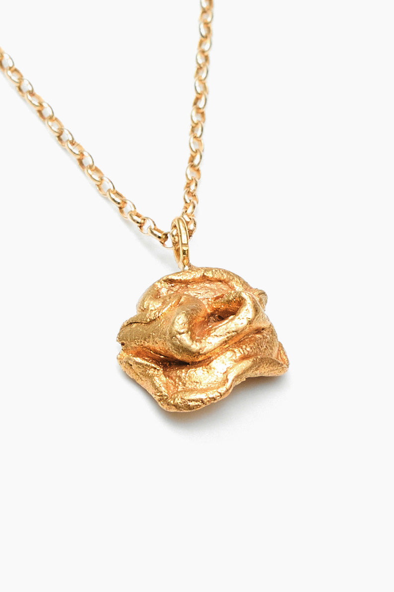 essence-of-love-rose-necklace-gold-andre-jewelry