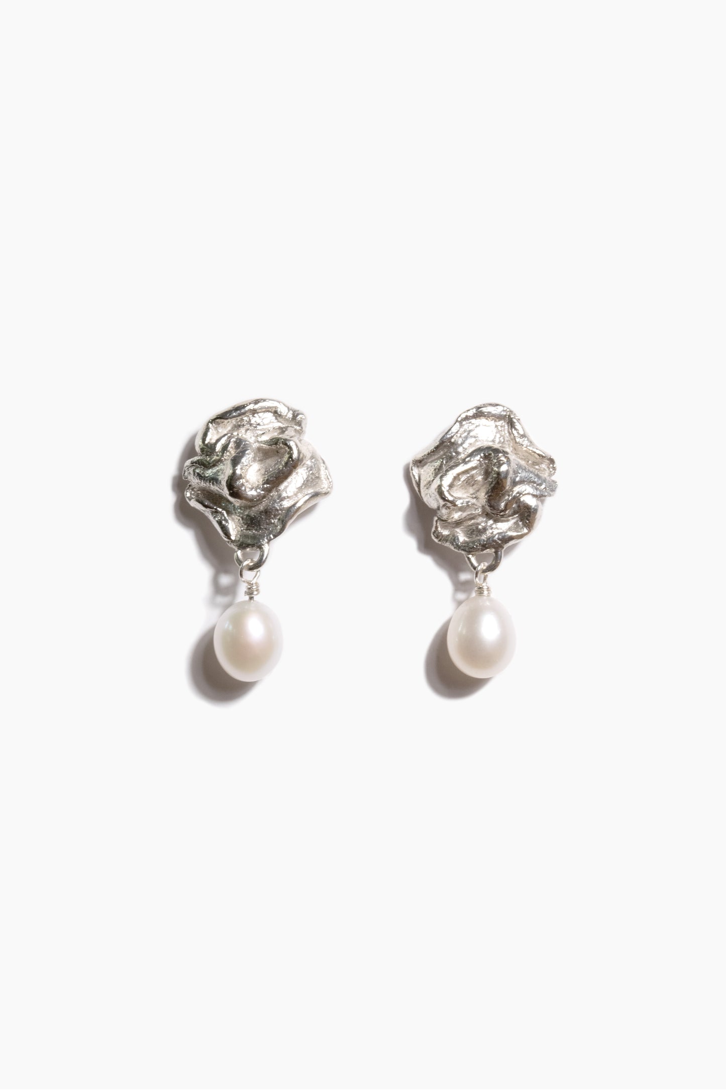 essence-of-love-rose-pearl-earrings-silver-andre-jewelry