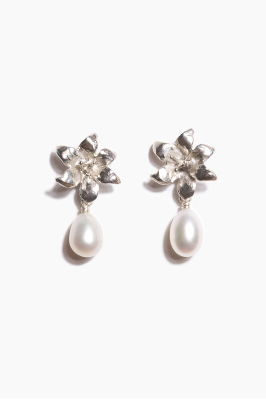 andre-jewelry-lily-pearl-earrings-silver