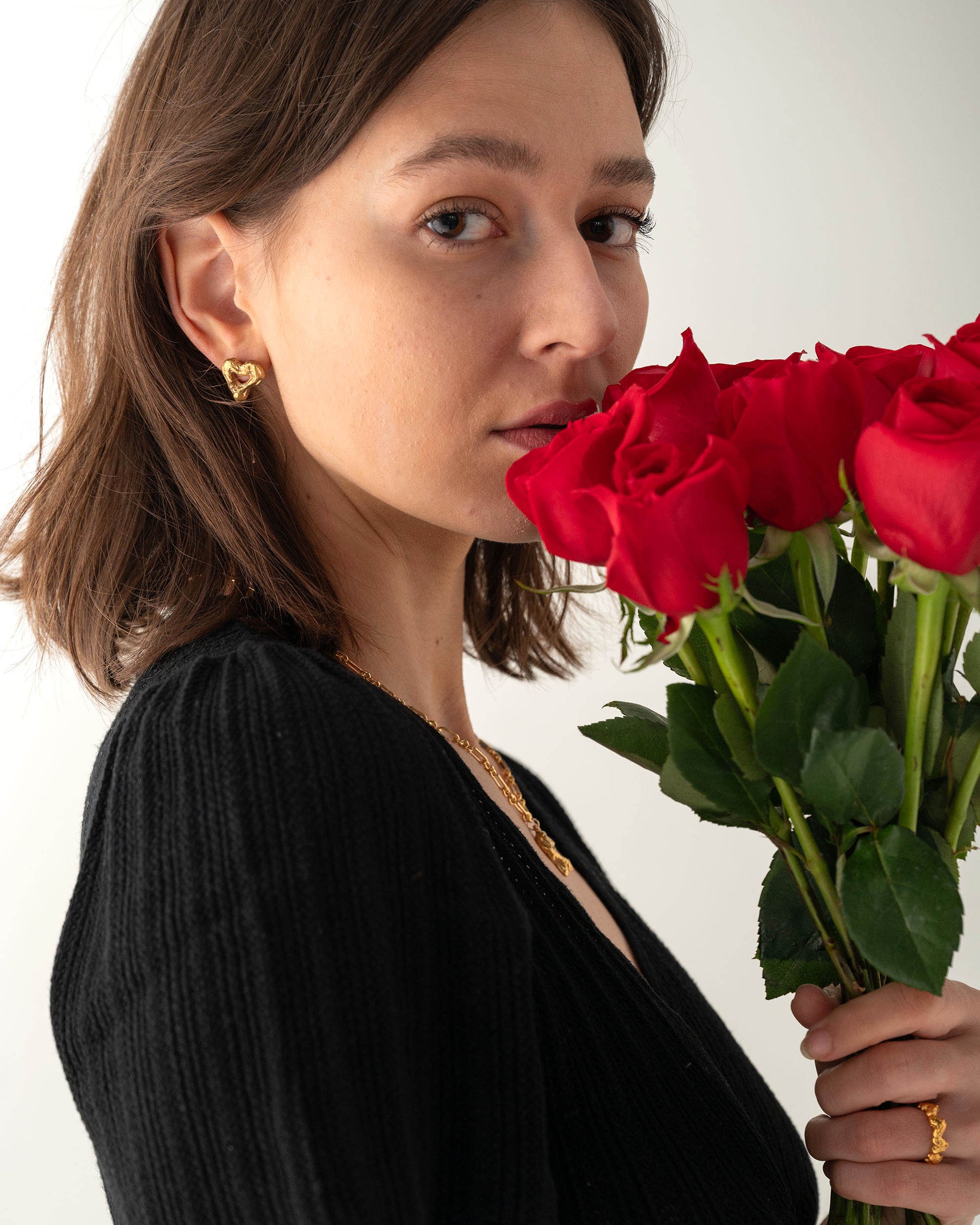 melting-heart-earrings-gold-model-with-flower-andre-jewelry