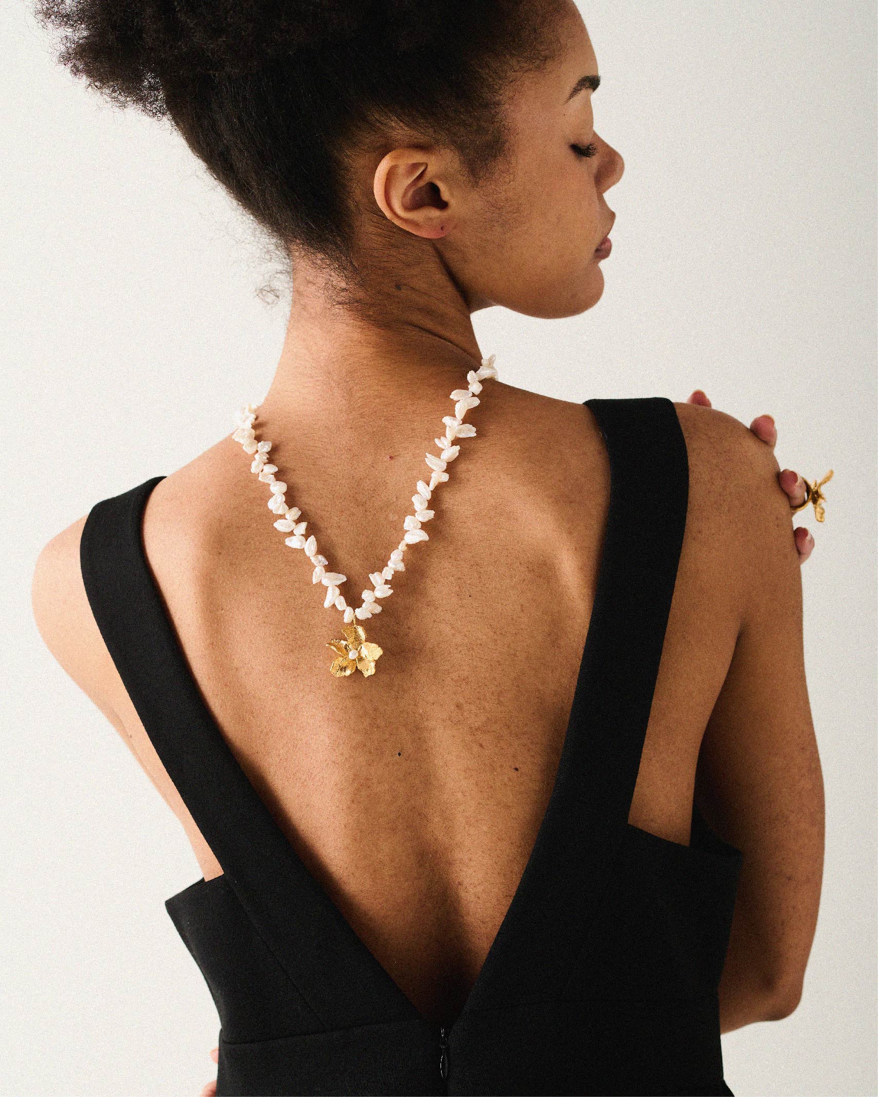 mermaid-pearl-necklace-model-cover