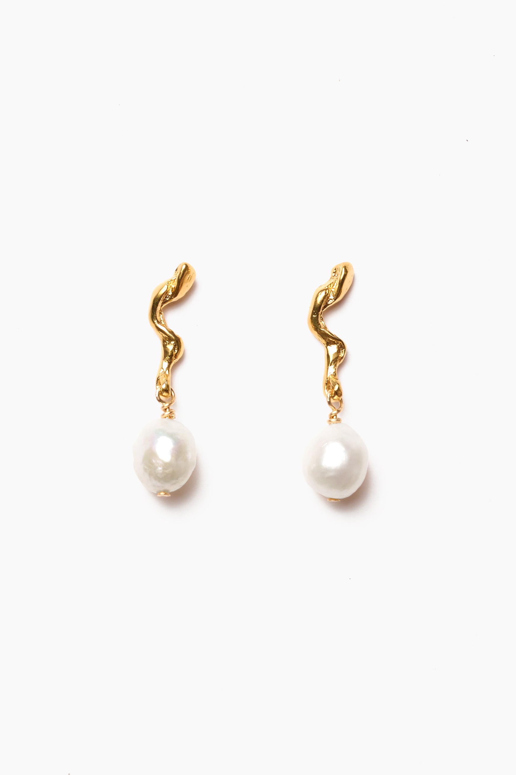 stroke-pearl-earrings-gold-andre-jewelry