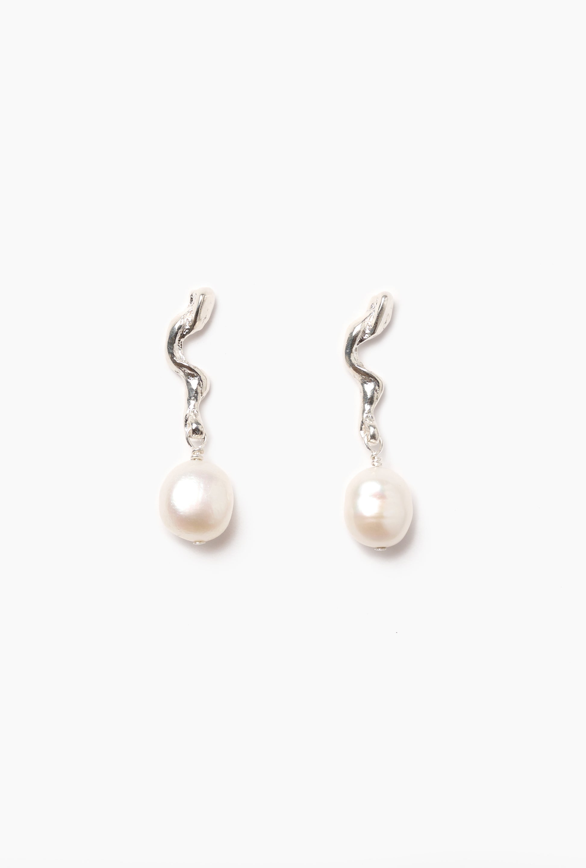 stroke-pearl-earrings-silver-andre-jewelry