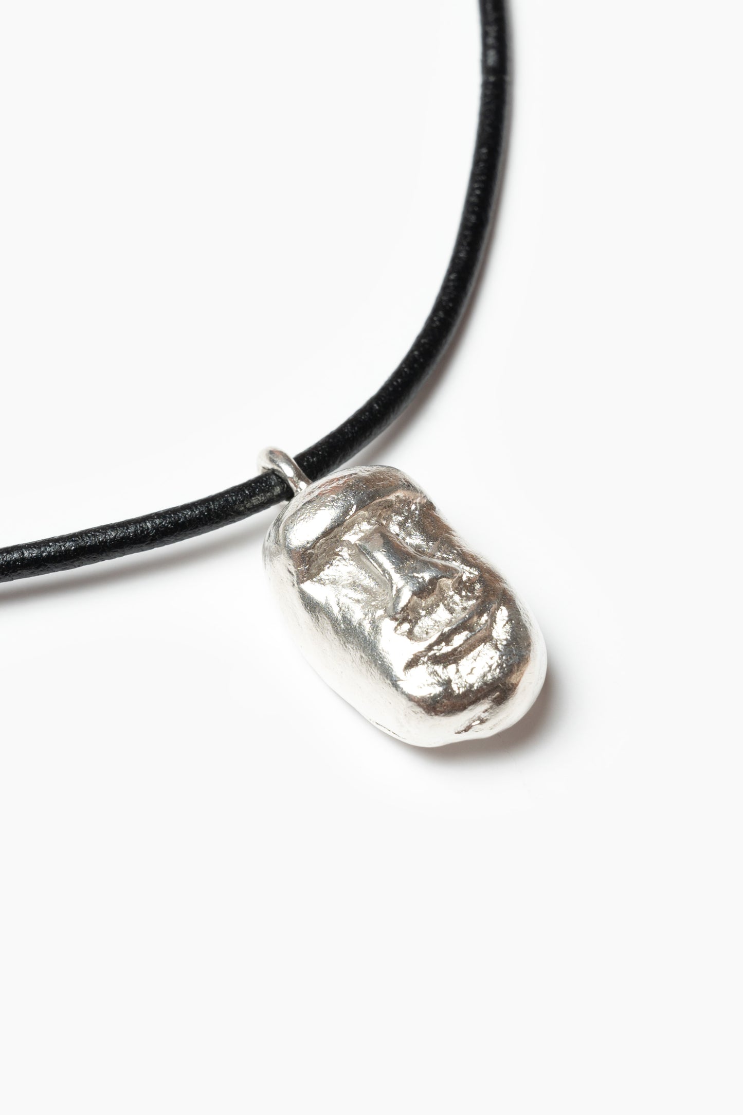 the-moai-smile-leather-choker-andre-jewelry