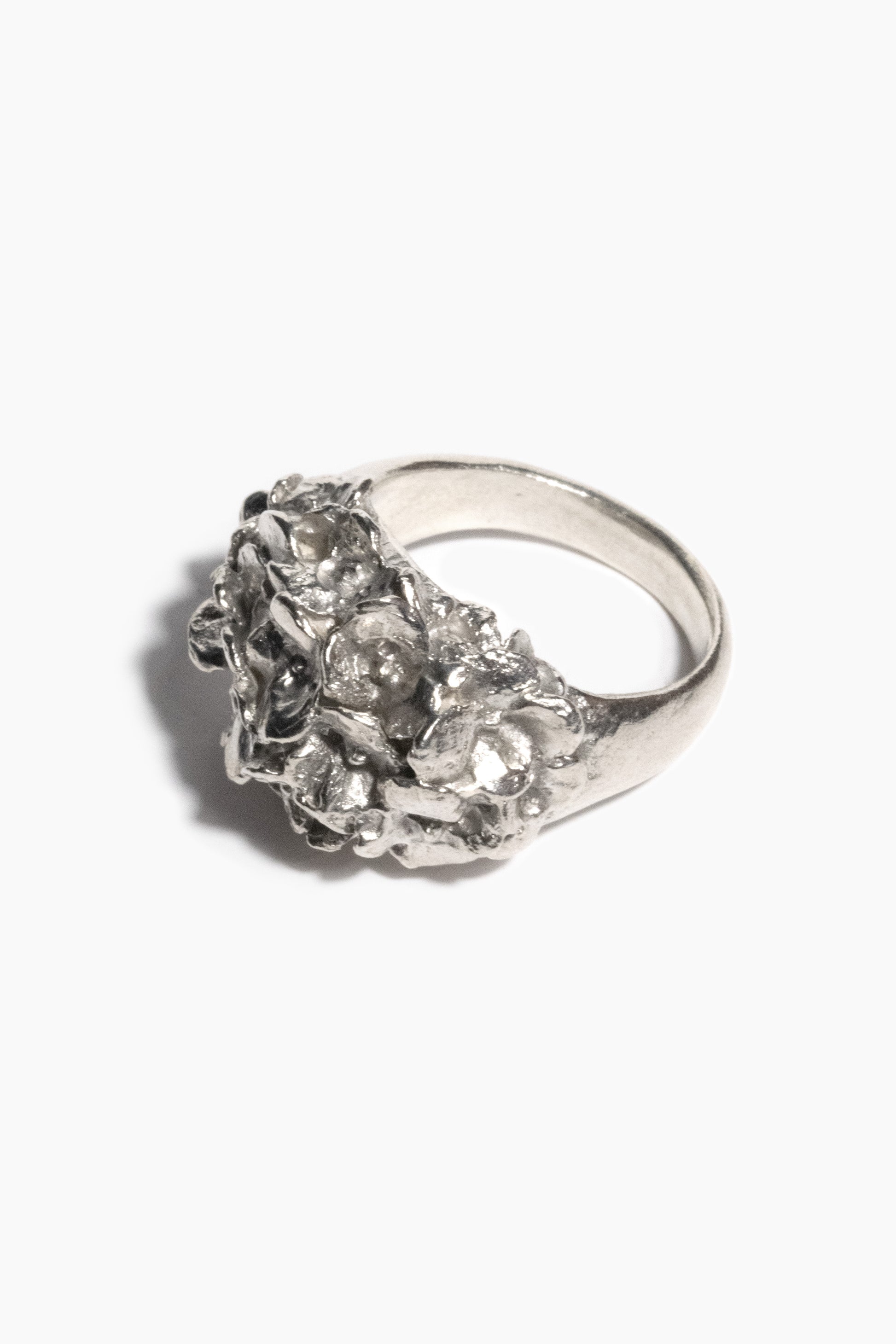 andre-jewelry-whispers-of-ajisai-ring